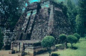Candi Sukuh (dari Merbabu.com)
