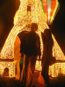 taman-lampion-eiffel-mungil taman-lampion-eiffel-mungil