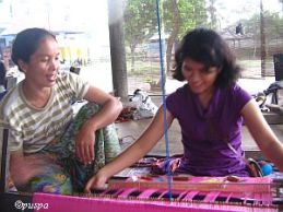 Kerajinan-Tenun-Belajar