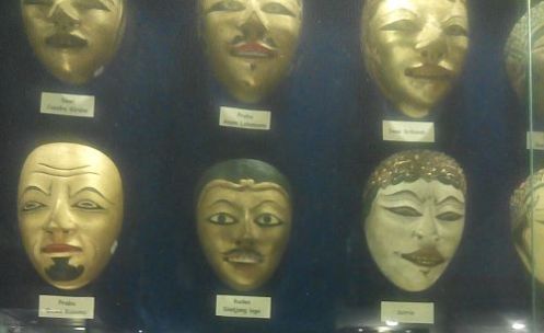 topeng di museum