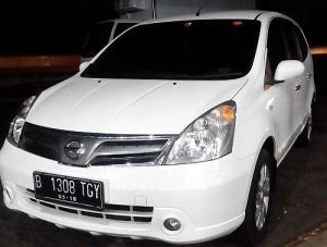 Nissan Grand Livina Putih