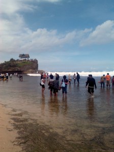 Pantai Kukup pun ramai pengunjung