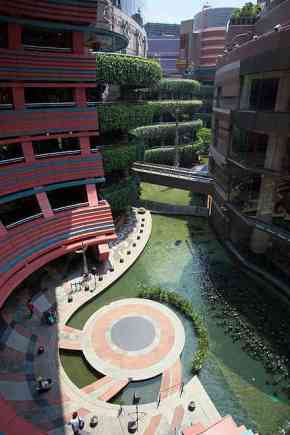 Canal City Pusat Perbelanjaan (sumber: wikipedia)