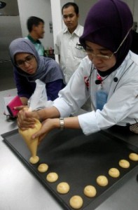 Chef Antini Membuat Choux Paste