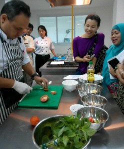 Chef Dino Memasak Seared Dorry Fish with Dabu-Dabu Style