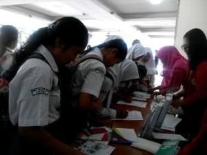 Antusiasnya peserta mengikuti workshop meskipun jalanan macet gara-gara demo angkutan umum