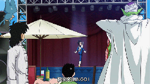 Bejita menari dan bernyanyi