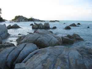 Bebatuan Granit di Pantai Parai Tengiri