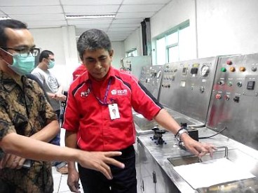 Memberikan penjelasan tentang kinerja alat uji