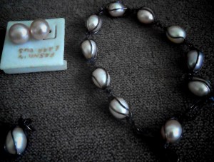 Di Lombok juga terdapat perhiasan mutiara yang terjangkau, tapi berasal dari mutiara air tawar dan kualitasnya jauh di bawah ISSP (dokpri)