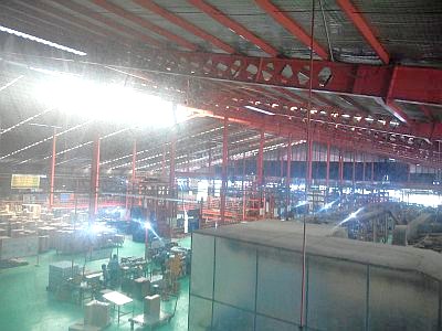 Kesibukan di pabrik dari atas