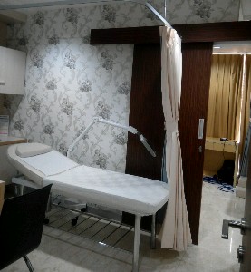 Ruang perawatan di Amara Skin & Aesthetic Center