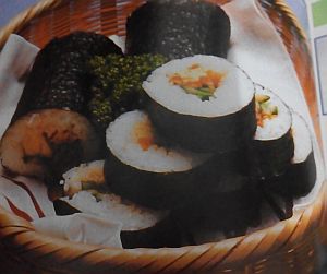 Kimbap mirip sushi (sumber: buku cara cepat memaasak ala Korea)