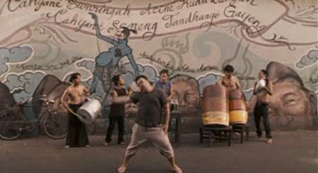 Gareng menari dengan semangat di jagad x code