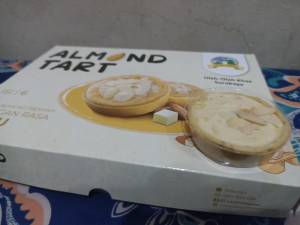 Pai almond rasa keju