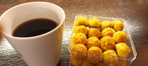 Nastar dan kopi hitam