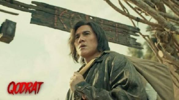 Sosok Qodrat juga digambarkan pernah mengalami imannya terpuruk