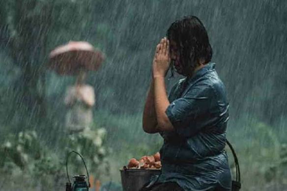 Sosok dukun dalam The Medium merasa putus asa sehingga kemudian kalah (sumber gambar: Sindo) 