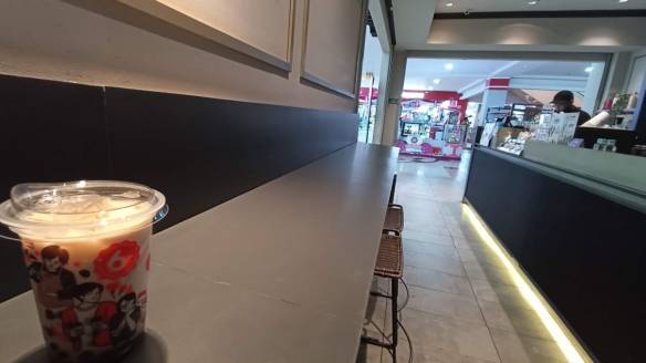 Menulis di kopi kenangan