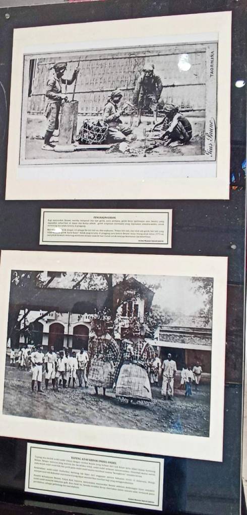 Foto jalan dulu perajin golok dan ondel-ondel