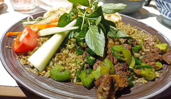 Nasi goreng iga cabe ijo