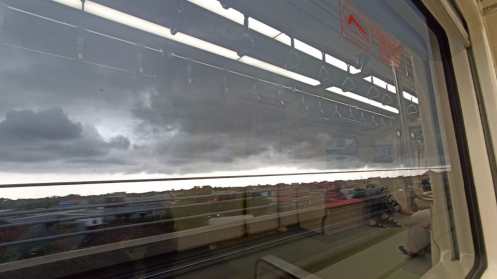 Aku turun di Stasiun BNI City dan lanjut naik LRT